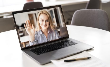 desk-table-with-video-conference